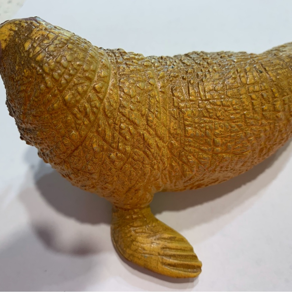 Vintage AAA Rubber Walrus toy from the 1990’s - Picture 4 of 5